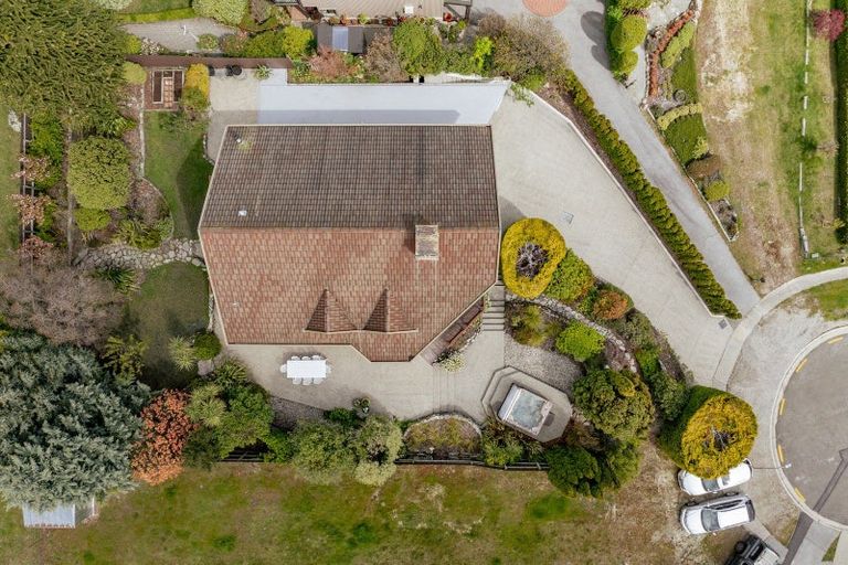 Photo of property in 9 Cypress Court, Kelvin Heights, Queenstown, 9300