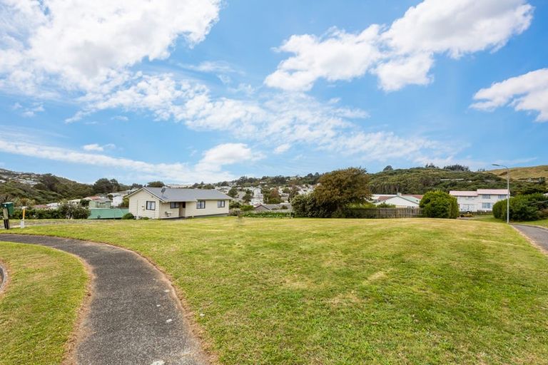 Photo of property in 5 Louisa Grove, Waitangirua, Porirua, 5024