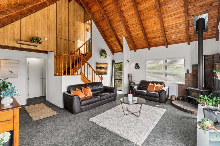 Photo of property in 38 Thorburn Avenue, Red Beach, 0932