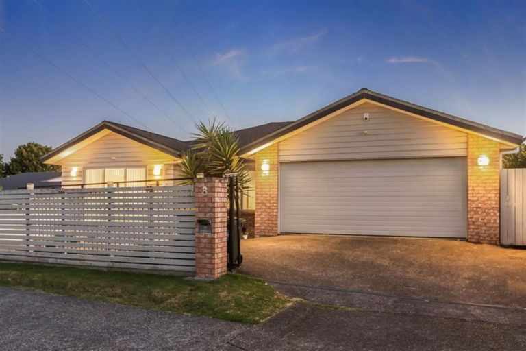 Photo of property in 8 Mcwhirters Farm Lane, Massey, Auckland, 0614