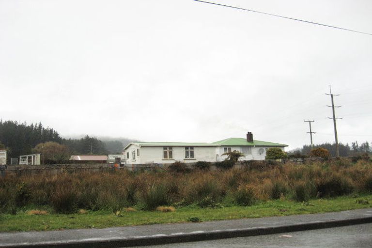 Photo of property in 16 Omapere Street, Dobson, Greymouth, 7805