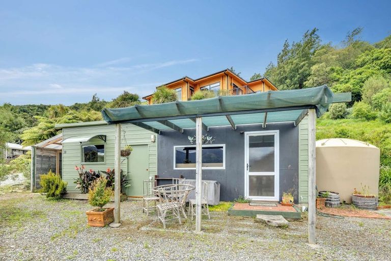 Photo of property in 127 Queen Charlotte Drive, Havelock, Picton, 7281