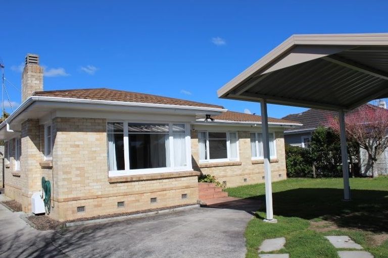 Photo of property in 18 Oxford Street, Fairfield, Hamilton, 3214