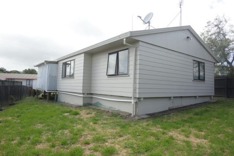 Photo of property in 1/13 Kirklow Place, Goodwood Heights, Auckland, 2105