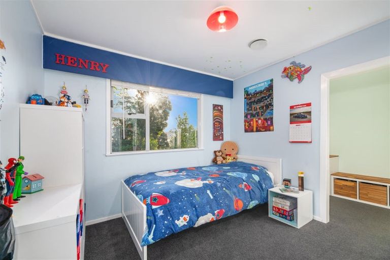 Photo of property in 96 Millbrook Road, Sunnyvale, Auckland, 0612