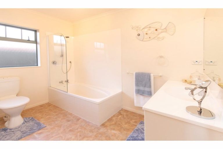 Photo of property in 87a Elan Place, Stanmore Bay, Whangaparaoa, 0932