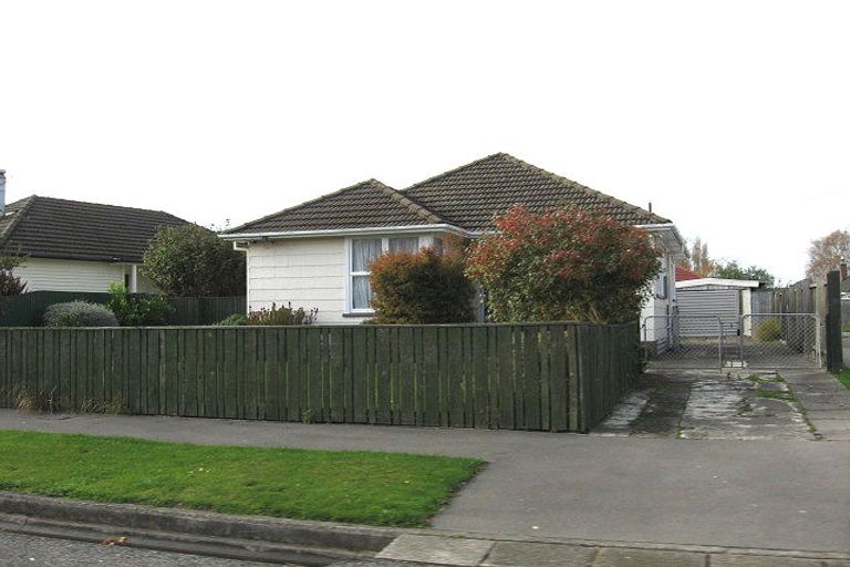 Photo of property in 16 Oakland Street, Northcote, Christchurch, 8052
