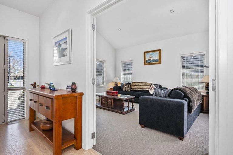 Photo of property in 10 Waiora Place, Pyes Pa, Tauranga, 3112