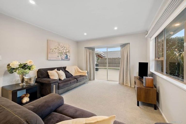 Photo of property in 1/14 Kallaroo Place, Botany Downs, Auckland, 2010