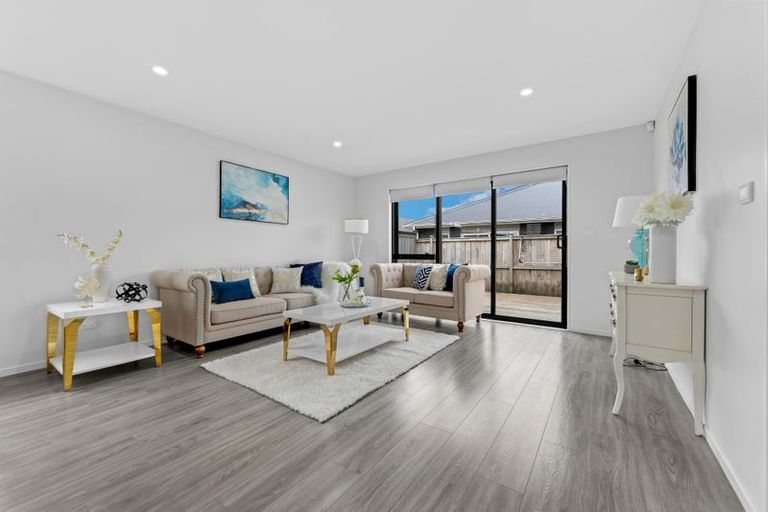 Photo of property in 14 Noia Way, Karaka, Papakura, 2113