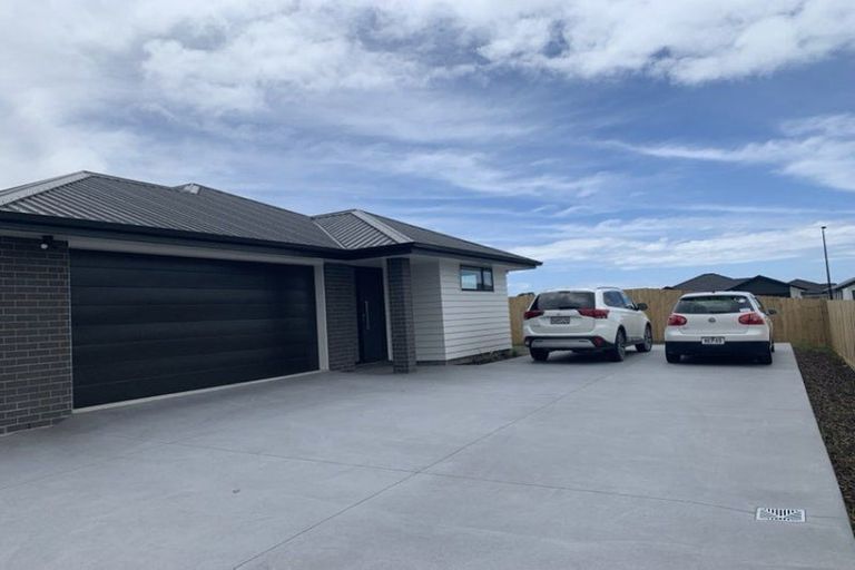 Photo of property in 112 Kaurinui Crescent, One Tree Point, 0118