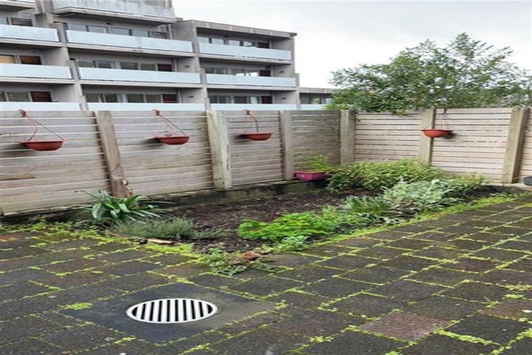 Photo of property in 8a/30 Westward Ho, Glen Eden, Auckland, 0602