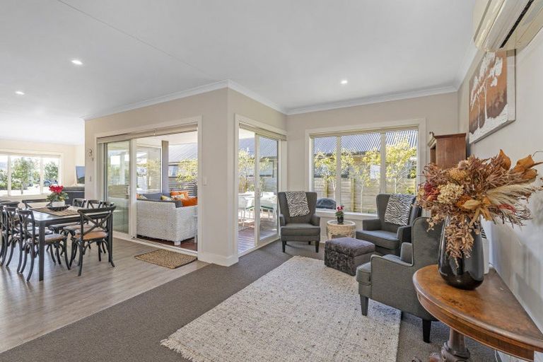 Photo of property in 8 Topping Place, Whitianga, 3510