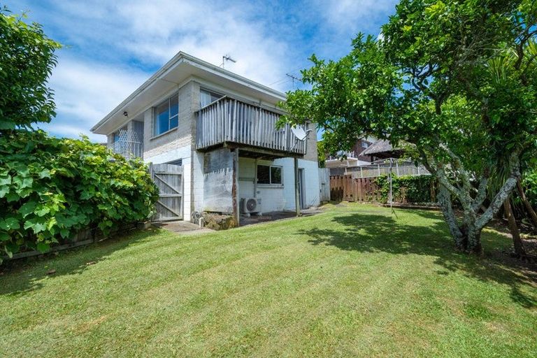 Photo of property in 2/12 Jenelin Road, Glendene, Auckland, 0602