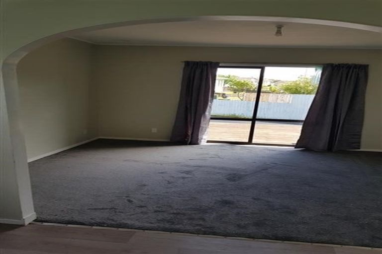 Photo of property in 11 Taitimu Drive, Weymouth, Auckland, 2103
