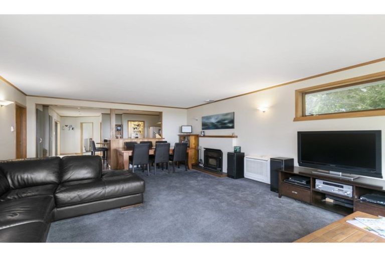 Photo of property in 204 Miromiro Road, Normandale, Lower Hutt, 5010