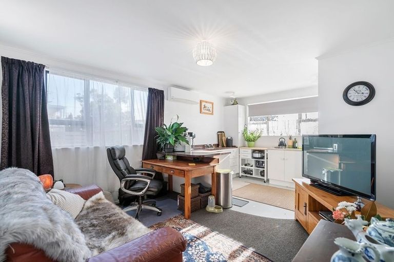 Photo of property in 40 West Coast Road, Glen Eden, Auckland, 0602