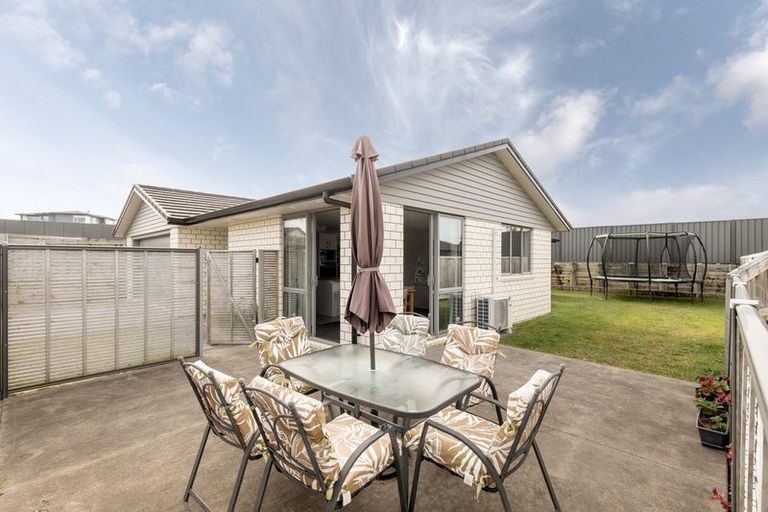 Photo of property in Waterview Estate, 33/4 Greystone Place, Omokoroa, 3114