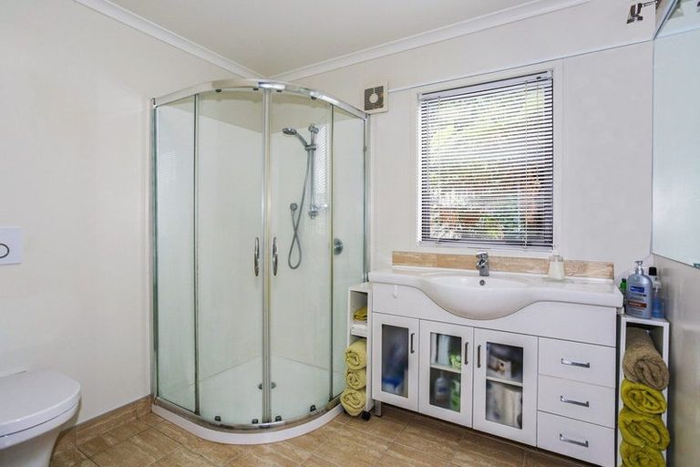 Photo of property in 11 Millen Place, Clarks Beach, 2122