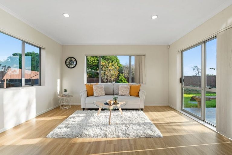 Photo of property in 9 Staten Place, Mangere, Auckland, 2022