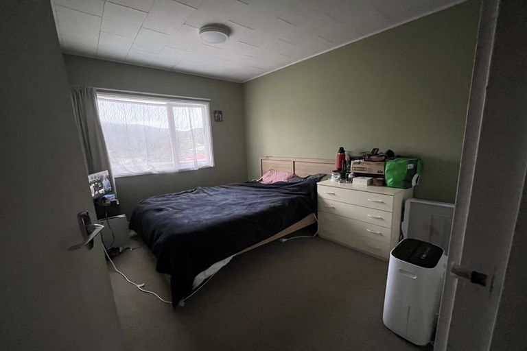 Photo of property in 2/18 Thurleigh Grove, Karori, Wellington, 6012