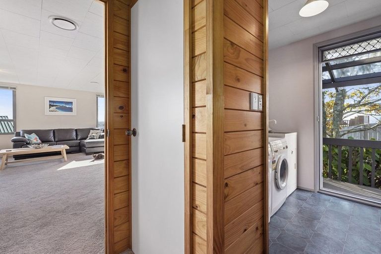 Photo of property in 1/17 Grenadine Place, Unsworth Heights, Auckland, 0632