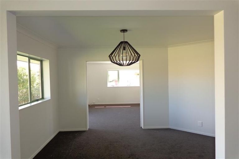 Photo of property in 14 Hagen Close, Golflands, Auckland, 2013