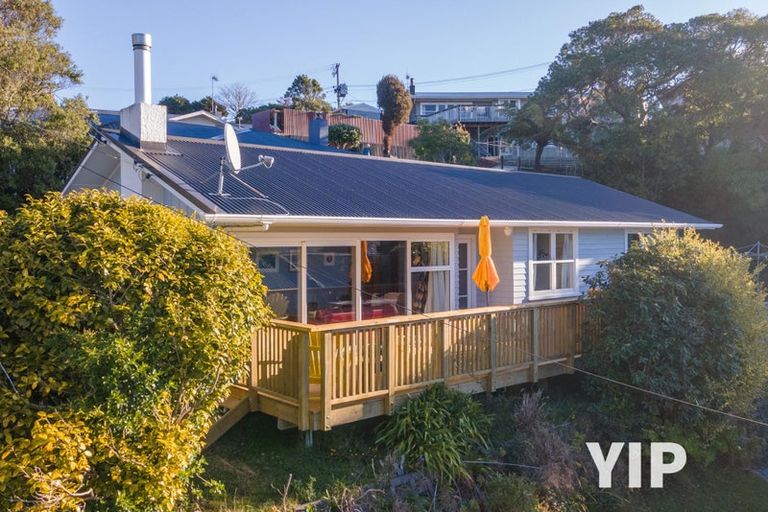 Photo of property in 43 Catherine Crescent, Paparangi, Wellington, 6037