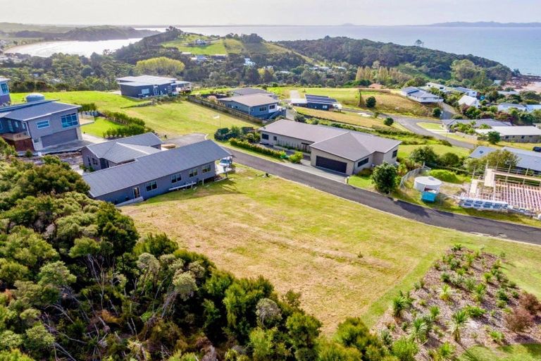 Photo of property in 14 Sunrise Place, Cable Bay, 0420