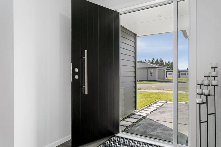 Photo of property in 27 Noumea Drive, Rangatira Park, Taupo, 3330