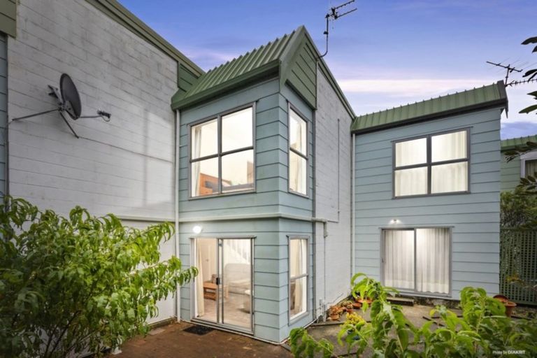 Photo of property in 2/70 Hataitai Road, Hataitai, Wellington, 6021