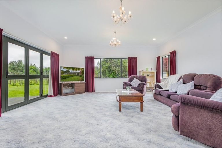 Photo of property in 10 Tui Glen Drive, Levin, 5571