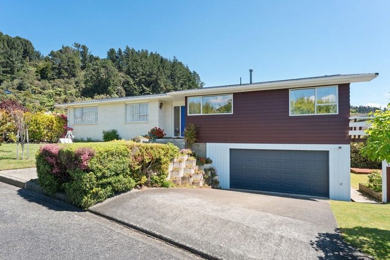 Photo of property in 1 Dunrobin Grove, Silverstream, Upper Hutt, 5019