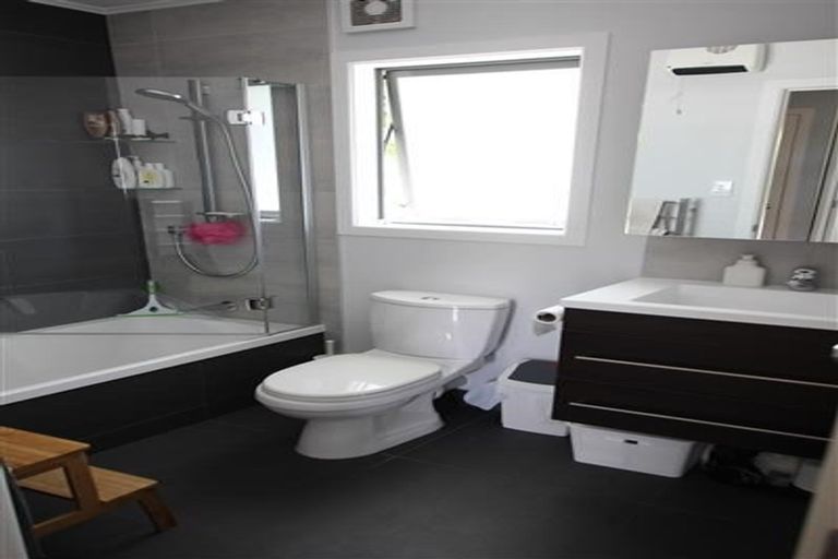 Photo of property in 64 Taupo Street, Green Bay, Auckland, 0604