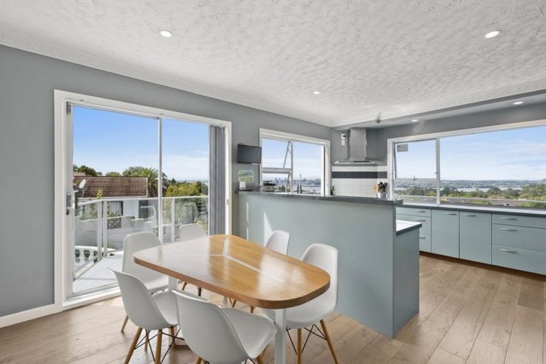 Photo of property in 21 Chelsea View Drive, Chatswood, Auckland, 0626