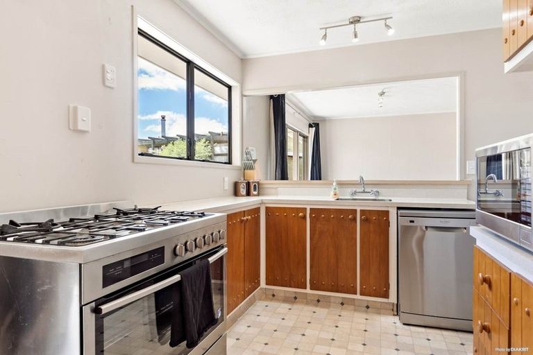 Photo of property in 3 Crestlands Place, Papakura, 2110