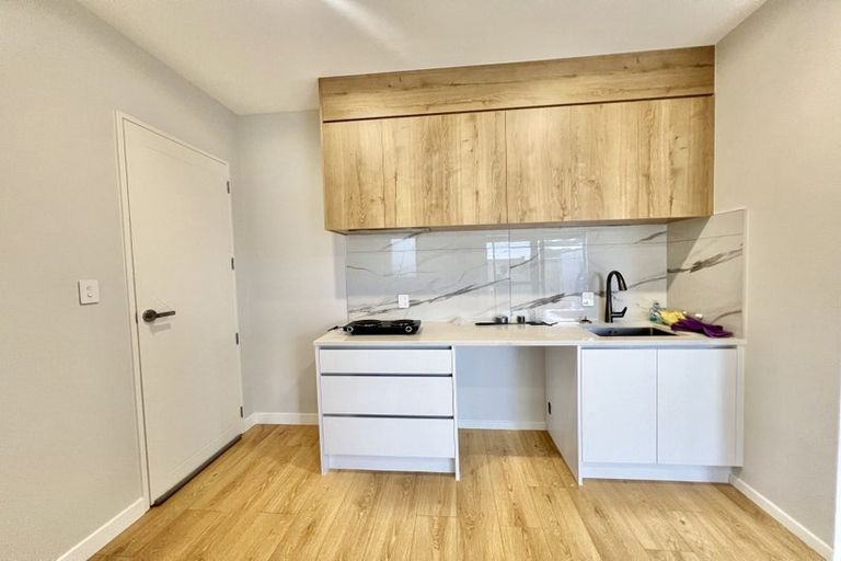 Photo of property in 16 Lumber Rise, Swanson, Auckland, 0614