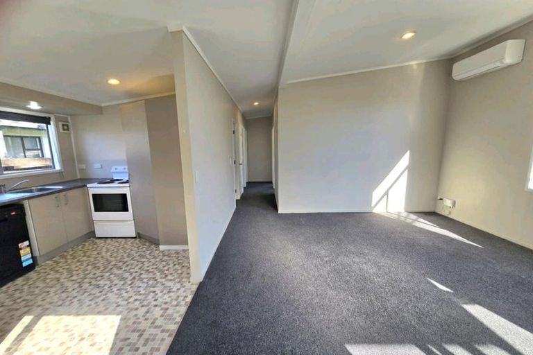 Photo of property in 5 Clayburn Road, Glen Eden, Auckland, 0602