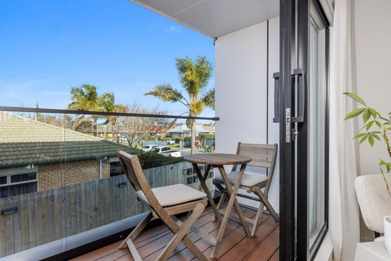 Photo of property in 2/35 Centreway Road, Orewa, 0931