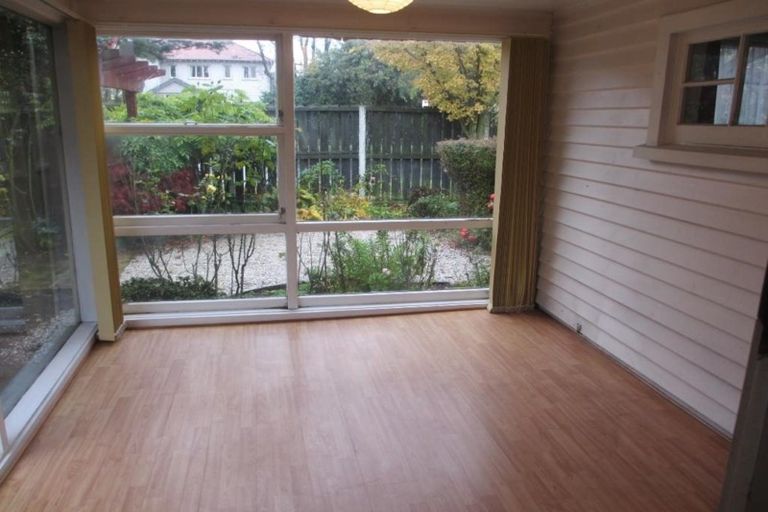 Photo of property in 2/15 Memorial Avenue, Ilam, Christchurch, 8053