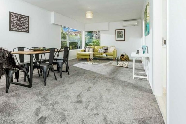 Photo of property in 2/8 Tobruk Crescent, Milford, Auckland, 0620