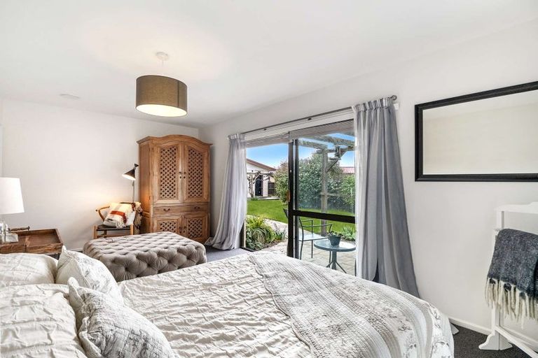 Photo of property in 8 Dulcie Place, Harewood, Christchurch, 8051