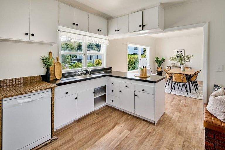 Photo of property in 35 Allen Terrace, Tawa, Wellington, 5028