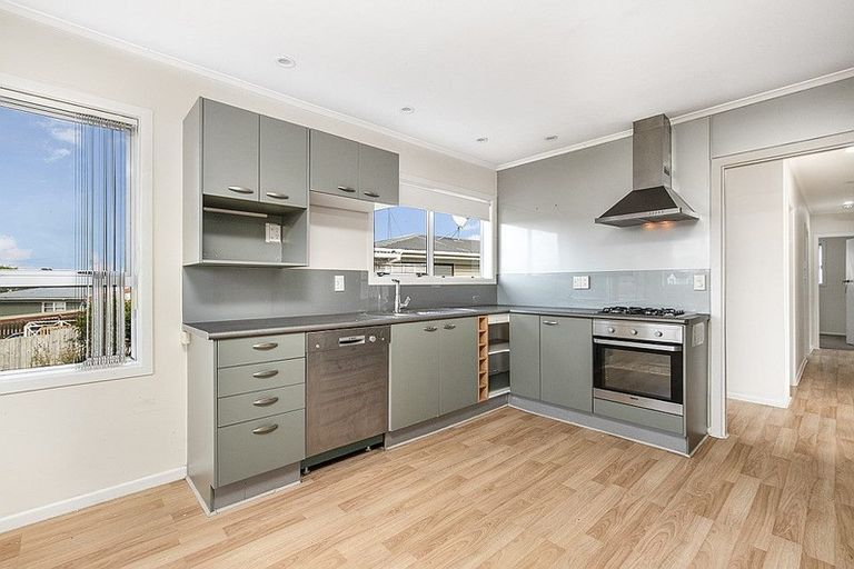 Photo of property in 4 Lincoln Road, Manurewa East, Auckland, 2102