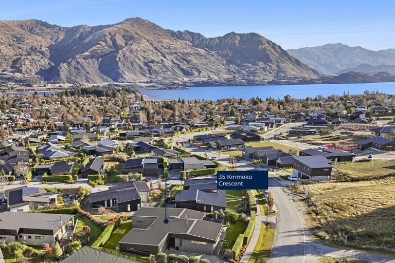Photo of property in 35 Kirimoko Crescent, Wanaka, 9305