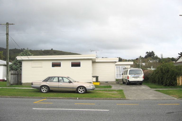 Photo of property in 2 Horoeka Street, Stokes Valley, Lower Hutt, 5019
