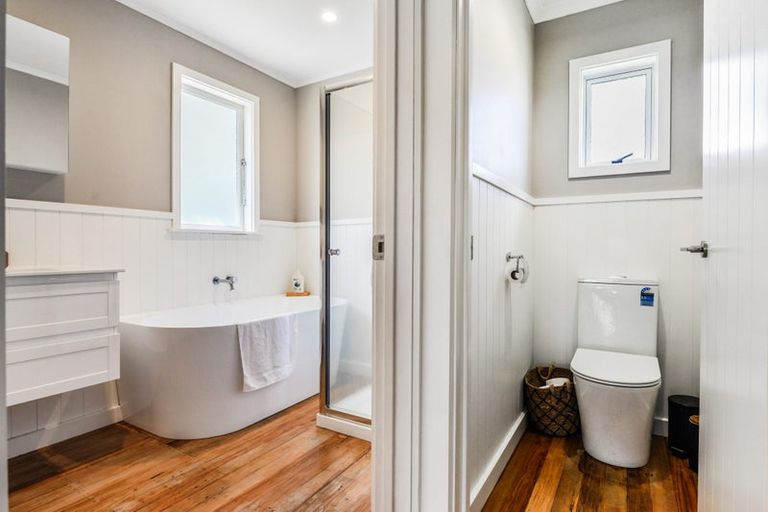 Photo of property in 100 Forest Lake Road, Forest Lake, Hamilton, 3200