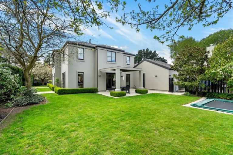 Photo of property in 2 Hogarth Lane, Burnside, Christchurch, 8053