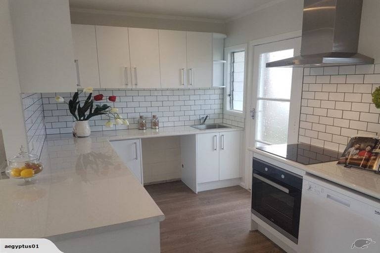 Photo of property in 4/27 Nikau Street, New Lynn, Auckland, 0600