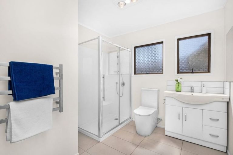 Photo of property in 2/23 Gaylands Place, Opaheke, Papakura, 2113